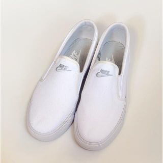 ナイキ(NIKE)のNIKE TOKI SLIP CANVAS スリッポン スニーカー 24cm 白(スニーカー)