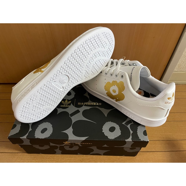 【 新品未使用 】アディダス スタンスミス ゴールド マリメッコ  23.0cm レディースの靴/シューズ(スニーカー)の商品写真