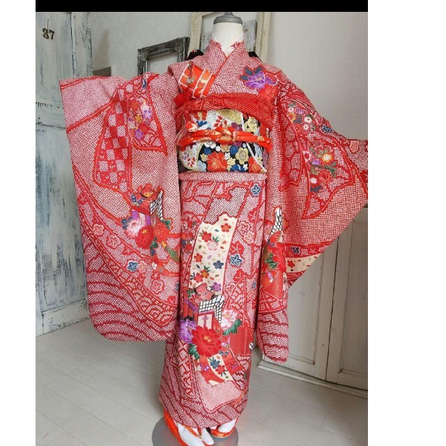 赤の鹿の子柄の着物にだらり帯の通販 by しの|ラクマ 赤の鹿の子柄の着物にだらり帯の通販 by しの|ラクマ