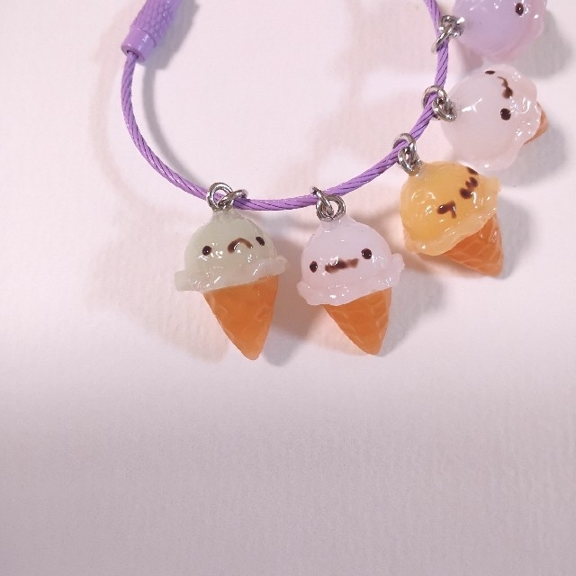 展示のみ★ハッピーハロウィン★おばけアイスキーホルダー/キーリング レジン ハンドメイドのアクセサリー(キーホルダー/ストラップ)の商品写真