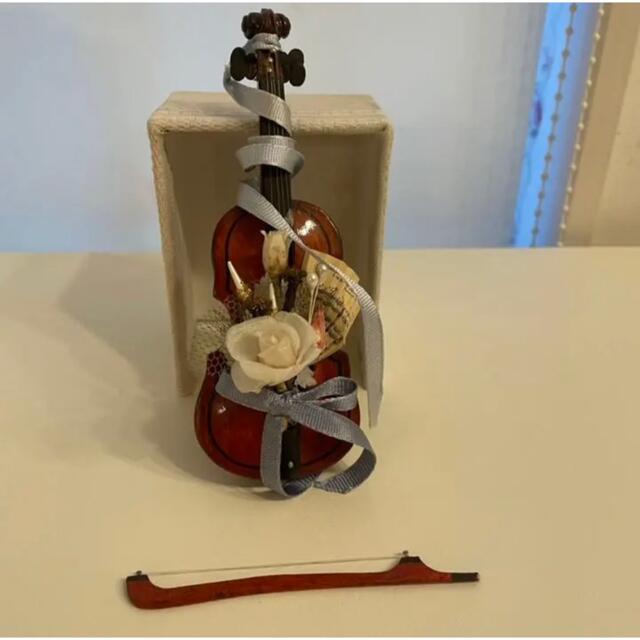 バイオリンの置物　ヴァイオリン　インテリア　雑貨　置物 インテリア/住まい/日用品のインテリア小物(置物)の商品写真