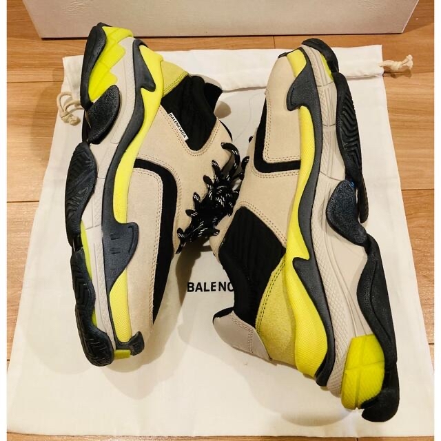 Balenciaga(バレンシアガ)の7272様専用　★箱・袋付き★BALENCIAGA Triple S スニーカー メンズの靴/シューズ(スニーカー)の商品写真