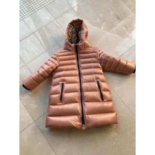 バーバリー(BURBERRY)のBurberryチルドレン　ダウン4Y(ジャケット/上着)