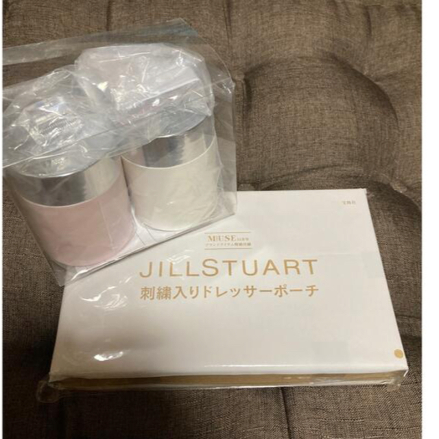 JILLSTUART(ジルスチュアート)のジルスチュアート　付録　刺繍入りドレッサーポーチ　小物入れセット エンタメ/ホビーの雑誌(その他)の商品写真