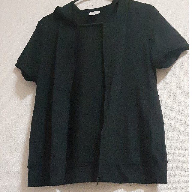 UNIQLO(ユニクロ)の未使用 ブラックパーカー DRY  HOODED  UNIQLO レディースのトップス(パーカー)の商品写真