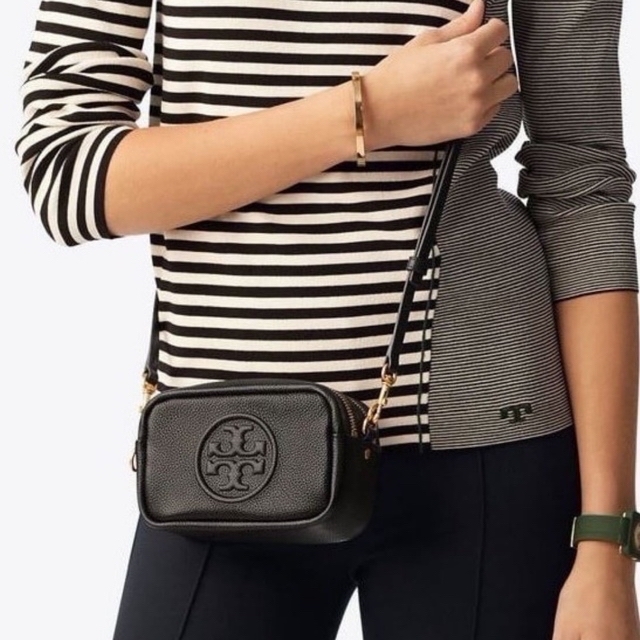 Tory Burch(トリーバーチ)のTory Burch ショルダーバッグ ブラック レディースのバッグ(ショルダーバッグ)の商品写真