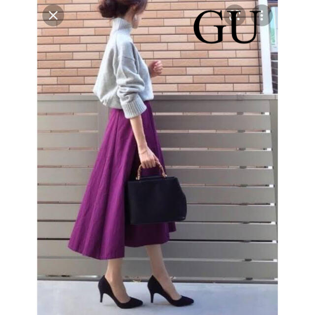 GU(ジーユー)のタグ付き 未使用 GU カラーフレアースカート レディースのスカート(ひざ丈スカート)の商品写真