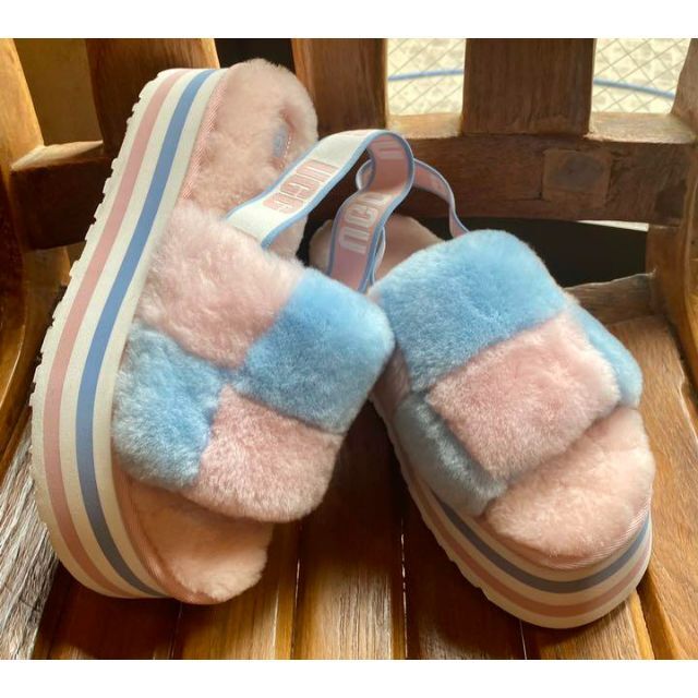 UGG(アグ)の完売しました。。。。。。✨新品✨26✨UGG✨ディスコ チェッカー スライド レディースの靴/シューズ(サンダル)の商品写真