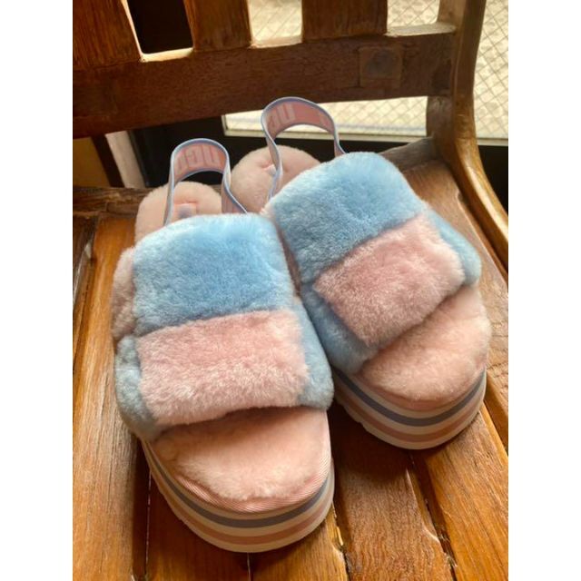 UGG(アグ)の完売しました。。。。。。✨新品✨26✨UGG✨ディスコ チェッカー スライド レディースの靴/シューズ(サンダル)の商品写真