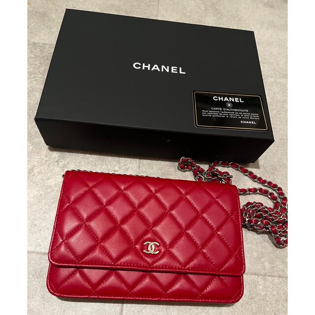 CHANEL(シャネル)の【未使用・美品】シャネル　チェーンウォレット　レッド レディースのバッグ(ショルダーバッグ)の商品写真