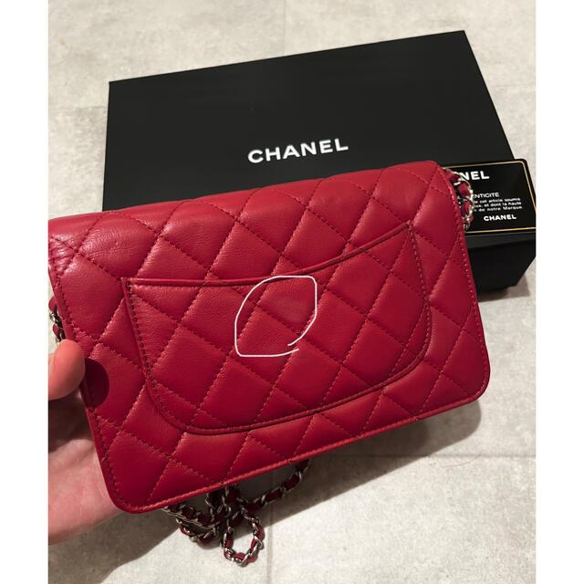 CHANEL(シャネル)の【未使用・美品】シャネル　チェーンウォレット　レッド レディースのバッグ(ショルダーバッグ)の商品写真