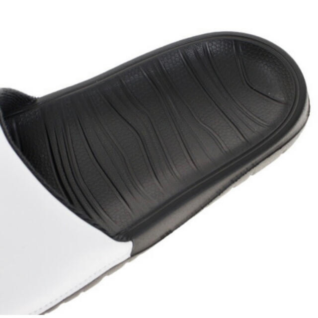 NIKE(ナイキ)の【新品】 ジョーダン　ブレイク　スライドサンダル　黒赤白　25.0 レディースの靴/シューズ(サンダル)の商品写真