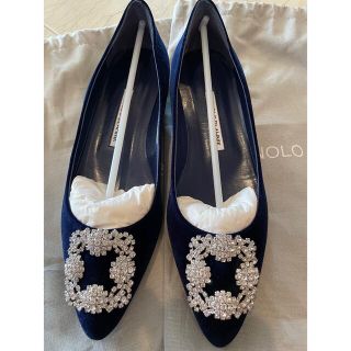 いました MANOLO マノロブラニク ドットハンギシフラットシューズの ...