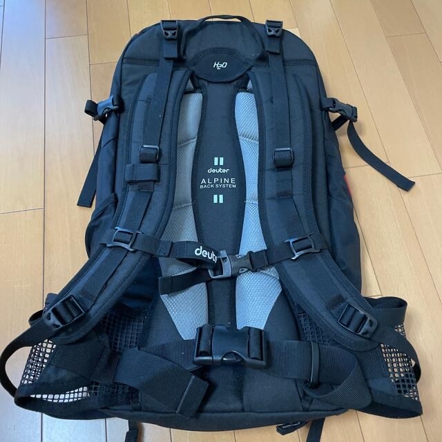 LEDLENSER(レッドレンザー)の【新品】Ledlenser deuter バックパック スポーツ/アウトドアのアウトドア(登山用品)の商品写真