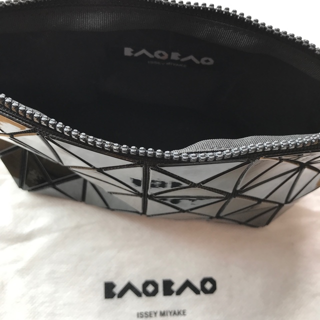 BaoBaoIsseyMiyake(バオバオイッセイミヤケ)のBAOBAO ポーチ　黒　 レディースのファッション小物(ポーチ)の商品写真