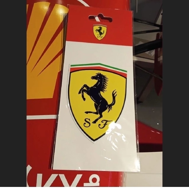 Ferrari(フェラーリ)のフェラーリ　マラネロ本社購入　ステッカー　大　シリアルナンバーホログラム 自動車/バイクの自動車(車外アクセサリ)の商品写真