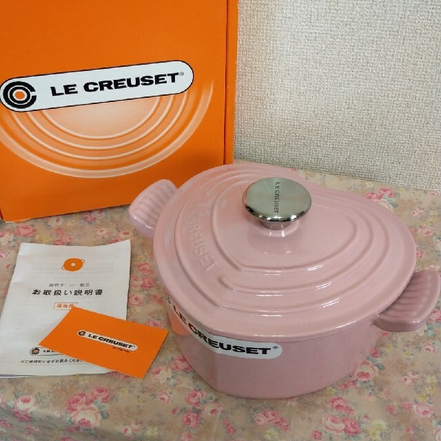 LE CREUSET(ルクルーゼ)のルクルーゼ ココットダムール ハート 鍋 シフォンピンク ピンク 20cm 新品 インテリア/住まい/日用品のキッチン/食器(鍋/フライパン)の商品写真