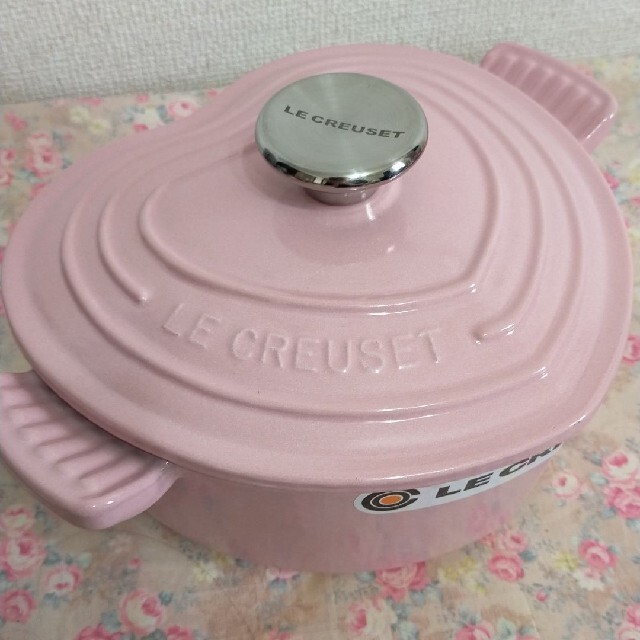 LE CREUSET(ルクルーゼ)のルクルーゼ ココットダムール ハート 鍋 シフォンピンク ピンク 20cm 新品 インテリア/住まい/日用品のキッチン/食器(鍋/フライパン)の商品写真