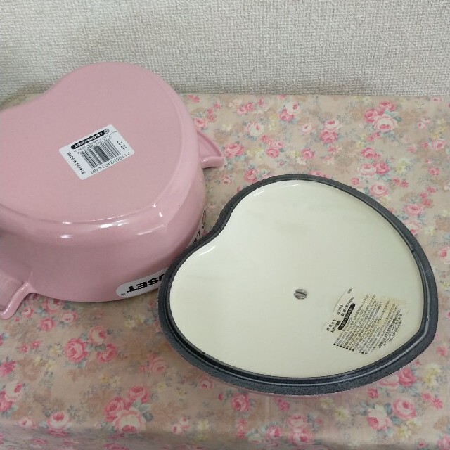 LE CREUSET(ルクルーゼ)のルクルーゼ ココットダムール ハート 鍋 シフォンピンク ピンク 20cm 新品 インテリア/住まい/日用品のキッチン/食器(鍋/フライパン)の商品写真