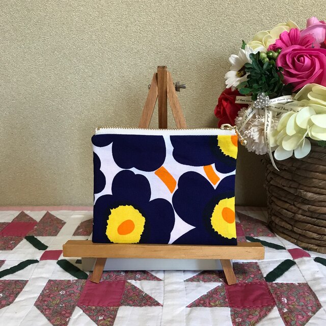 marimekko(マリメッコ)のマリメッコ  生地　ハンドメイド　ミニウニッコ　ネイビー　ティッシュケースポーチ ハンドメイドのファッション小物(ポーチ)の商品写真