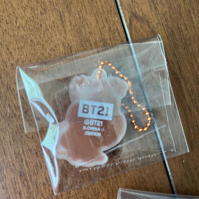 BT21 ラバーマスコット　2個mang＆cooky shooky&TATA エンタメ/ホビーのおもちゃ/ぬいぐるみ(キャラクターグッズ)の商品写真