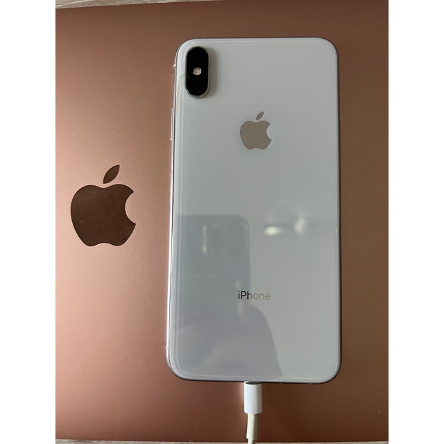 iPhone(アイフォーン)の中古品iPhone Xs Max Silver 256GB SIMフリー スマホ/家電/カメラのスマートフォン/携帯電話(スマートフォン本体)の商品写真