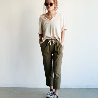 新品タグ付き HOLIDAY スーパーファインドライラッフルバギーパンツ