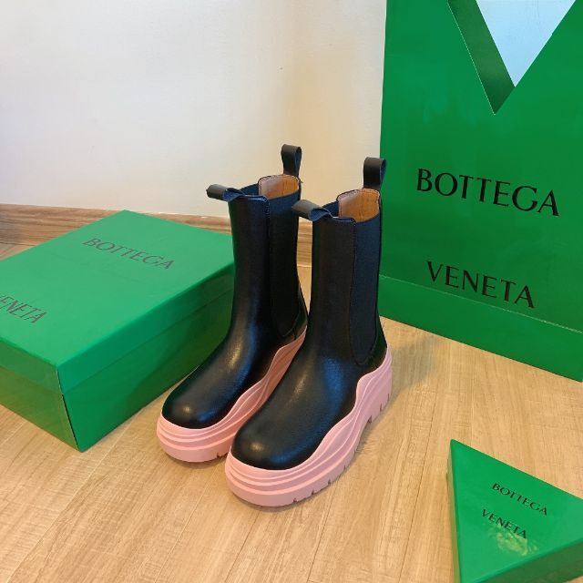 新品未使用 BOTTEGA VENETA 最新ミッドブーツショートブーツ 商品の