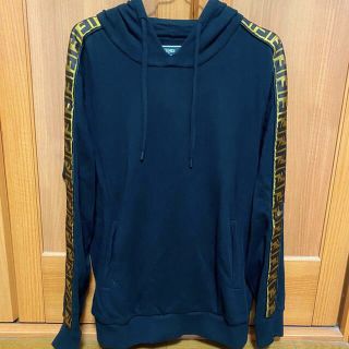 フェンディ パーカーの通販 300点以上 | FENDIを買うならラクマ