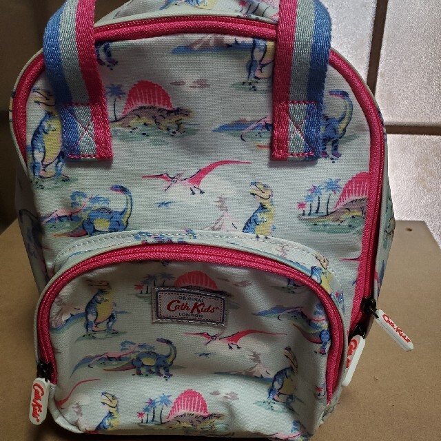 Cath Kidston(キャスキッドソン)のCath.kids. リュックサック、恐竜柄 キッズ/ベビー/マタニティのこども用バッグ(リュックサック)の商品写真