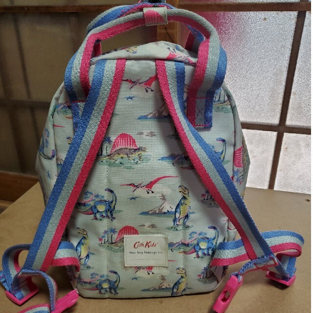 Cath Kidston(キャスキッドソン)のCath.kids. リュックサック、恐竜柄 キッズ/ベビー/マタニティのこども用バッグ(リュックサック)の商品写真