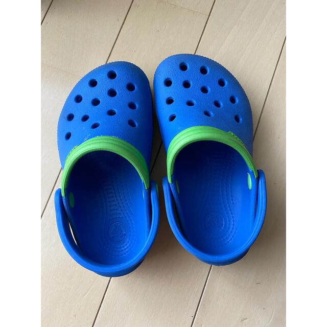 crocs(クロックス)のクロックス　キッズ　サンダル　16センチ（15.5〜16.5） キッズ/ベビー/マタニティのキッズ靴/シューズ(15cm~)(サンダル)の商品写真