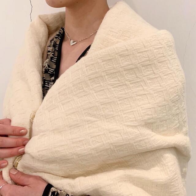 GREED(グリード)のBasket Jacquard Shawl in Off White レディースのファッション小物(マフラー/ショール)の商品写真