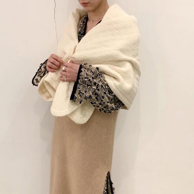 GREED(グリード)のBasket Jacquard Shawl in Off White レディースのファッション小物(マフラー/ショール)の商品写真