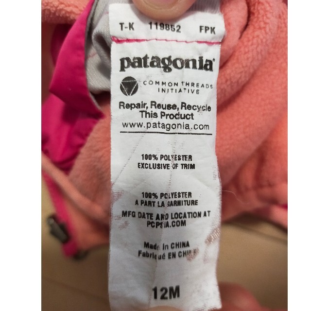 patagonia(パタゴニア)のパタゴニア　リバーシブル　アウター　ジャンパー　上着　80サイズ　12M　ピンク キッズ/ベビー/マタニティのベビー服(~85cm)(ジャケット/コート)の商品写真