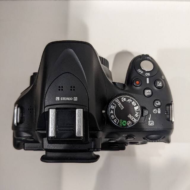 Nikon(ニコン)のNikon D5200 18-55VR レンズキット BLACK スマホ/家電/カメラのカメラ(デジタル一眼)の商品写真
