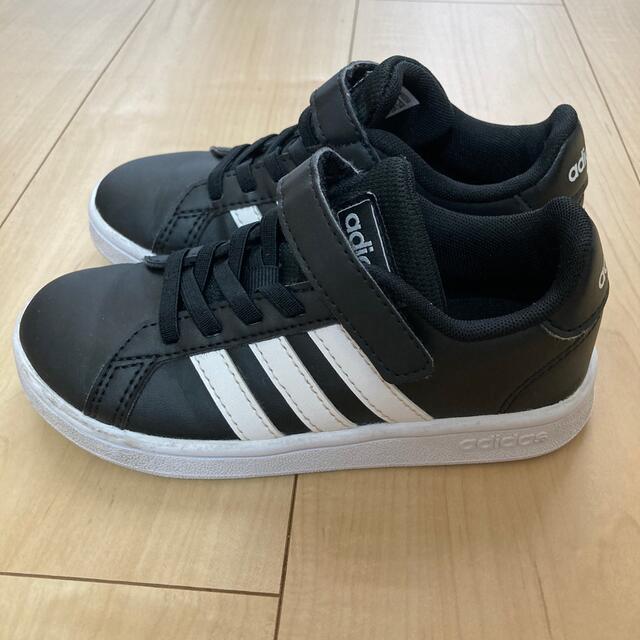 adidas(アディダス)のアディダス　グランドコート　17.0 スニーカー キッズ/ベビー/マタニティのキッズ靴/シューズ(15cm~)(スニーカー)の商品写真