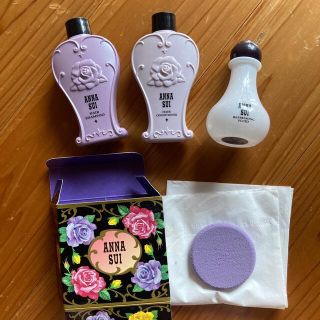 アナスイ(ANNA SUI)のアナスイシャンプーコンディショナー化粧水ケースとファンデーションパフ(シャンプー/コンディショナーセット)