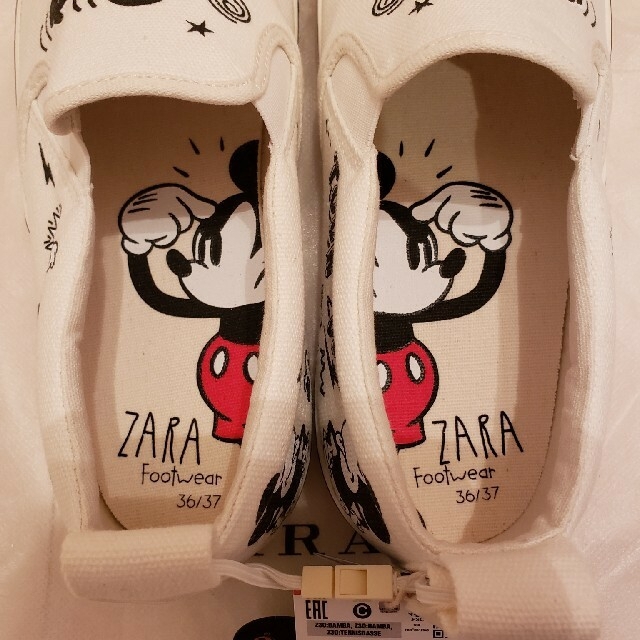 ZARA(ザラ)のzaraザラミッキーキャンバススリッポン ディズニーコラボ スニーカー レディースの靴/シューズ(スニーカー)の商品写真