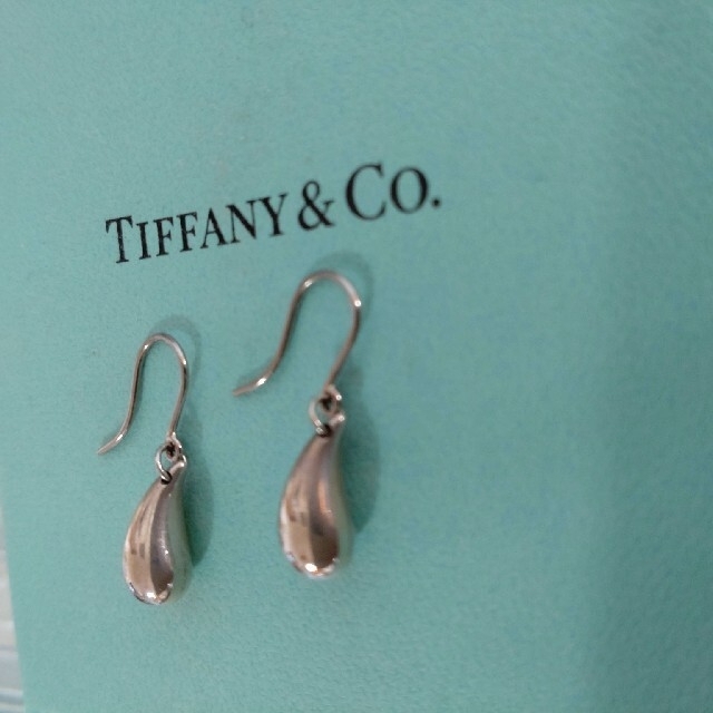 Tiffany & Co.(ティファニー)のgoo25さま専用ティファニー　ティアドロップ レディースのアクセサリー(ピアス)の商品写真