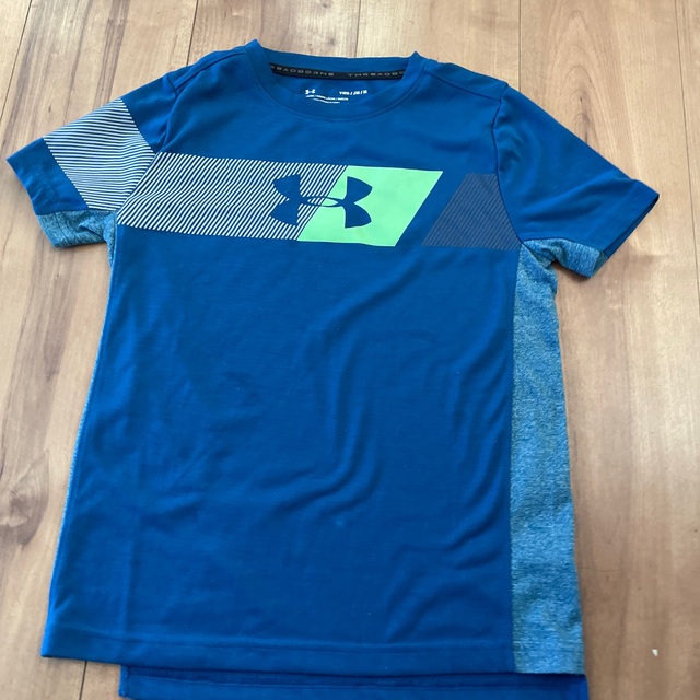 UNDER ARMOUR(アンダーアーマー)のアンダーアーマー　Tシャツ　サイズ140 キッズ/ベビー/マタニティのキッズ服男の子用(90cm~)(Tシャツ/カットソー)の商品写真