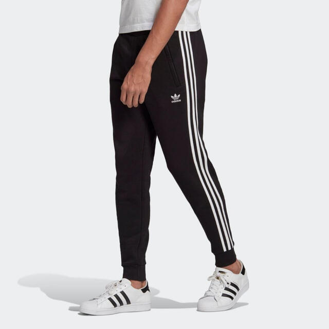 adidas(アディダス)のadidas アディカラー クラシックス 3ストライプパンツ メンズのパンツ(その他)の商品写真