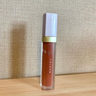 コスメキッチン(Cosme Kitchen)の定価2750円　to/one  トーン ペタル エッセンス カラー バター　03(リップグロス)