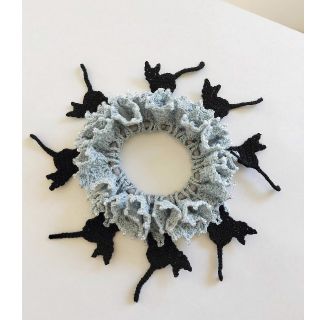 路地裏から黒猫のシュシュ　レース編み　ガラスビーズ　ハンドメイド(ヘアアクセサリー)