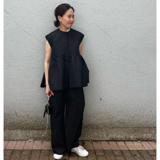 新品タグ付ella doby cloth frill vest の通販 by のんち's shop｜ラクマ