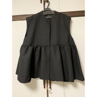 新品タグ付ella doby cloth frill vest の通販 by のんち's shop｜ラクマ