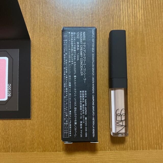 NARS(ナーズ)のNARS コンシーラー ブラッシュサンプル コスメ/美容のベースメイク/化粧品(コンシーラー)の商品写真