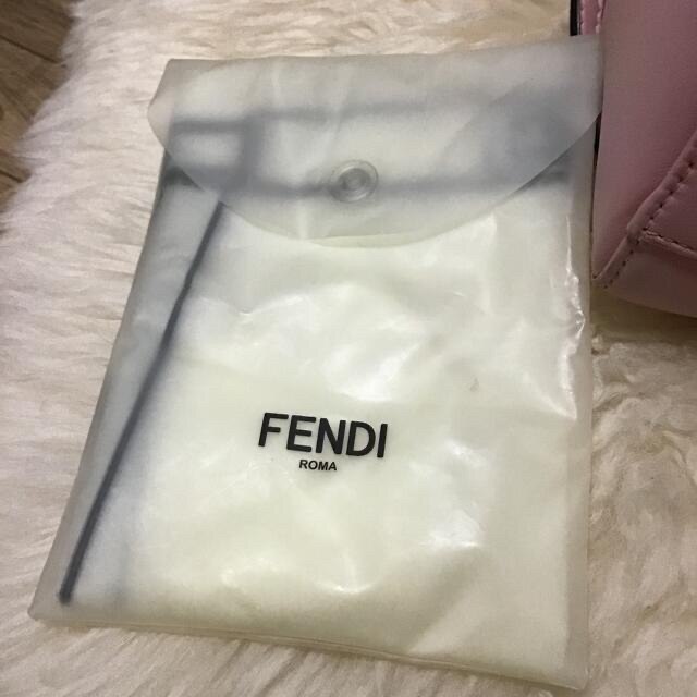 FENDI(フェンディ)のフェンディ ピーカブー　バッグ　　ミミ様　専用 レディースのバッグ(ショルダーバッグ)の商品写真