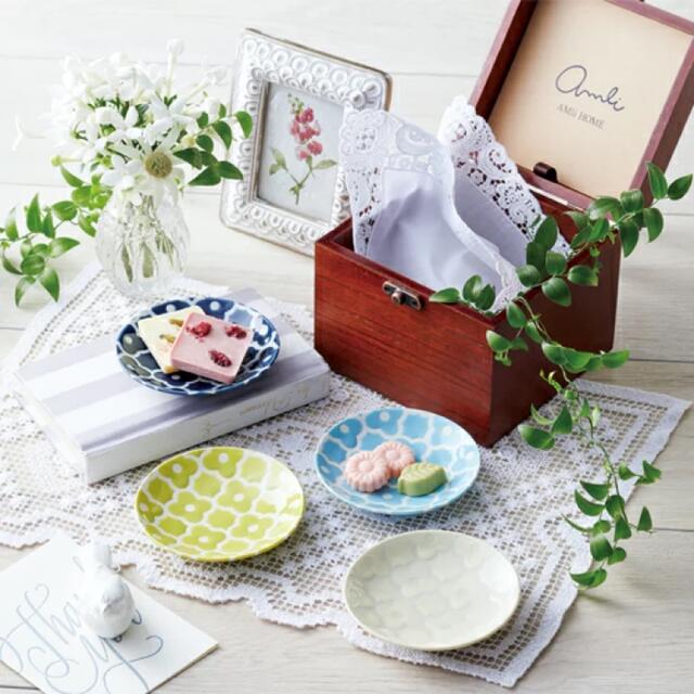 AfternoonTea(アフタヌーンティー)の9月末まで限定お値下げ　amihome yamami 箱入八皿揃　小花柄豆皿 インテリア/住まい/日用品のキッチン/食器(食器)の商品写真