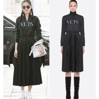 ヴァレンティノ(VALENTINO)の美品　VALENTINO VLTN ジャージープリーツドレス XS(ひざ丈ワンピース)